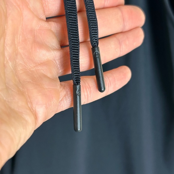 Lululemon black lightweight pants - Picture 5 of 6